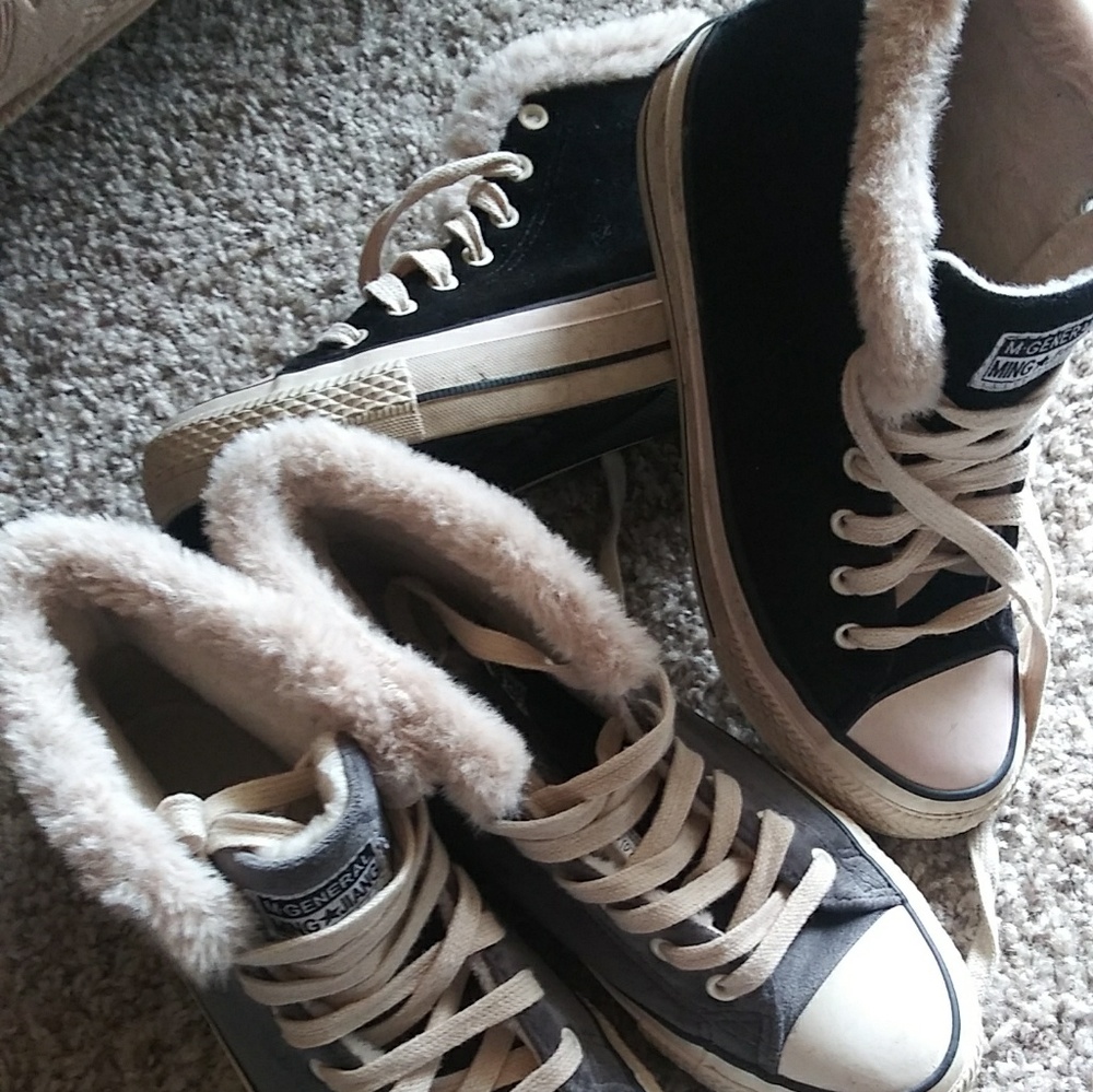 Sneakers - Picture 3 of 4